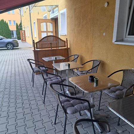 Hotel A8 Lukas Bei Blue アウグスブルク エクステリア 写真